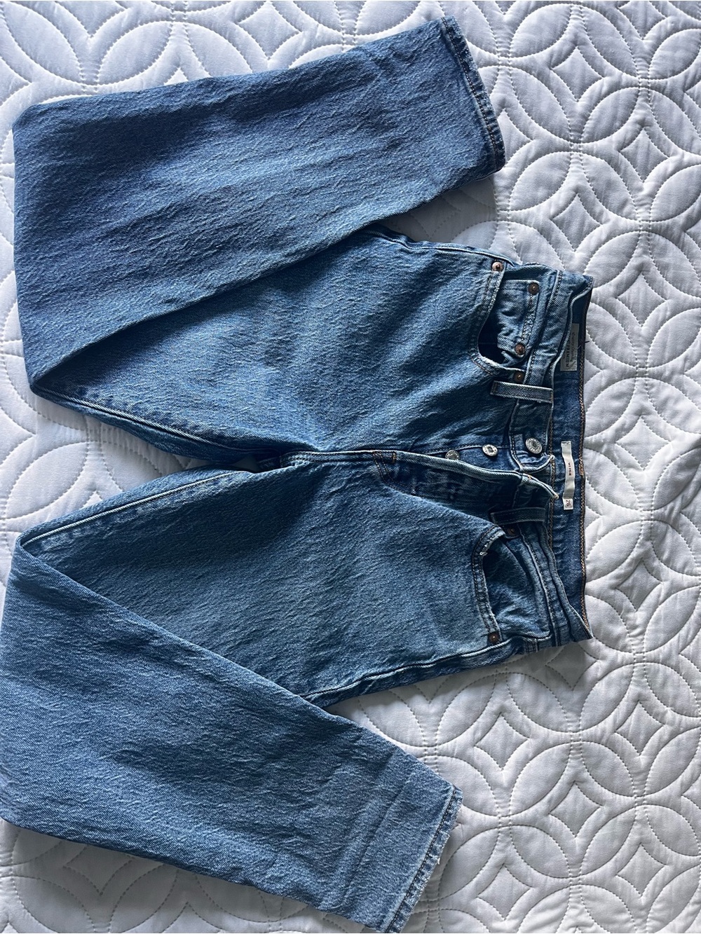 Levi's Women's Straight Leg Jeans in Medium Blue Wash - Picture 1 of 4